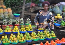 80 women with fruit in market